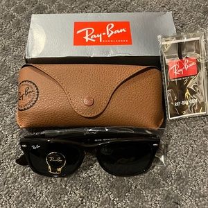 Brand new in box Ray Ban New Wayfarer tortoise
